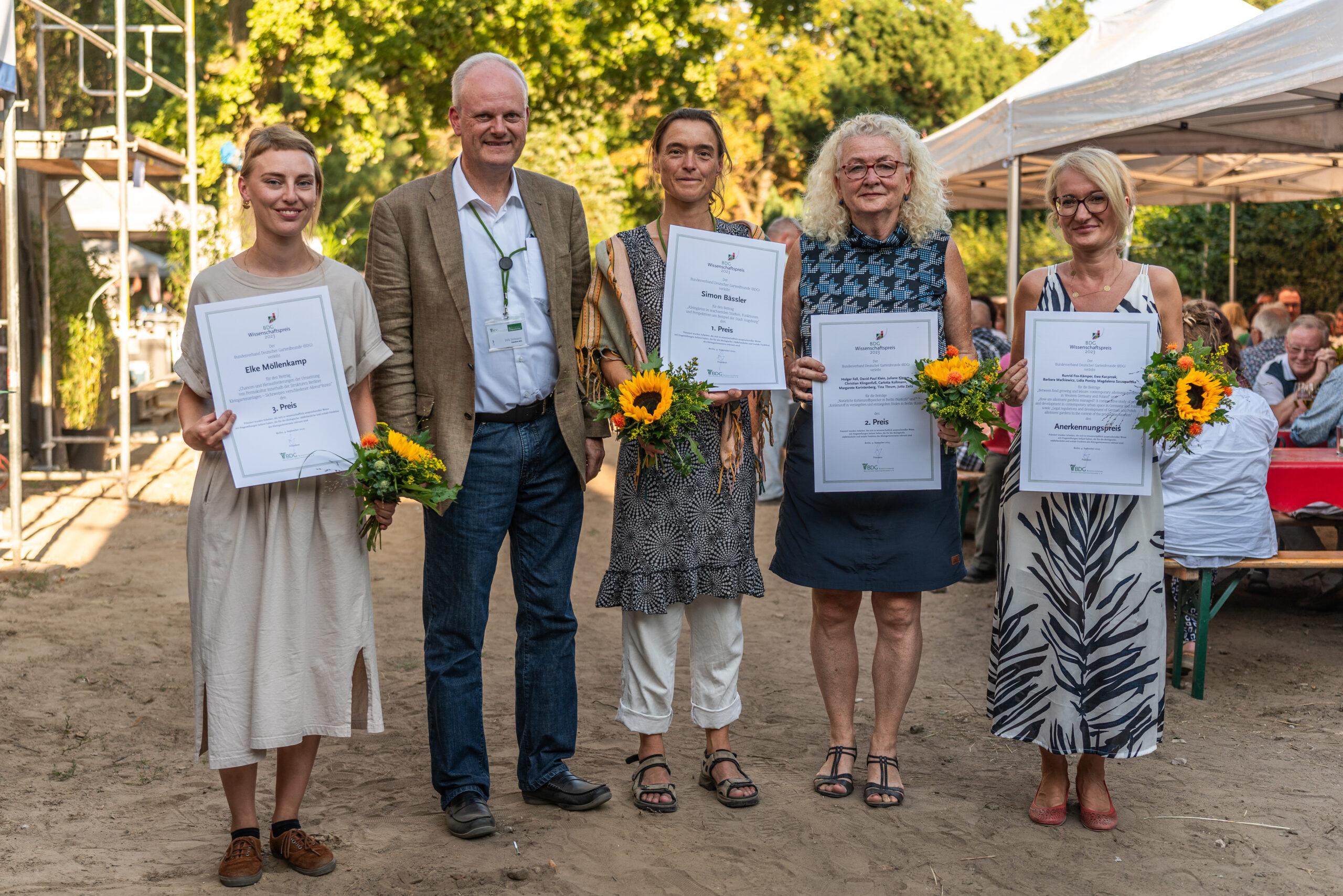 Preisträgerinnen des Wissenschaftspreises 2023 mit Präsident Dirk Sielmann, Foto: Matthias Enter