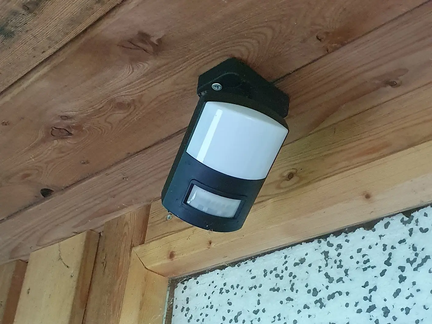 Bewegungsmelder an einer Laube, BKD uh