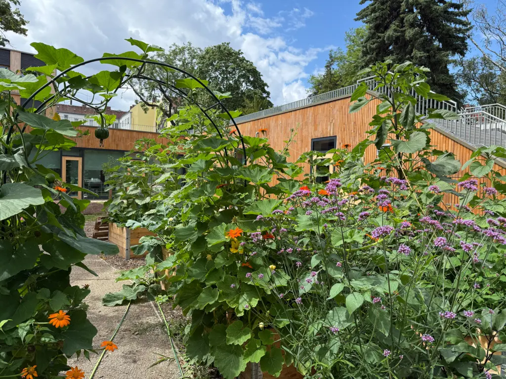 BKD Bundeszentrum Gartenansicht kl